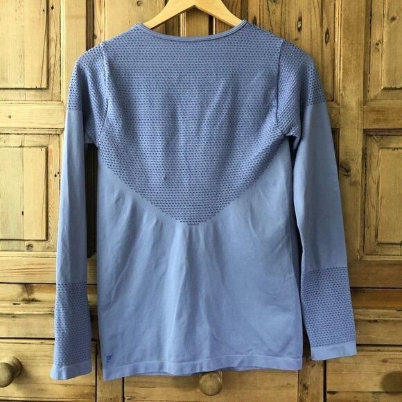 Fabletics Small (?) Laser Cut Long Sleeve Athletic Shirt‎ - Picture 5 of 6